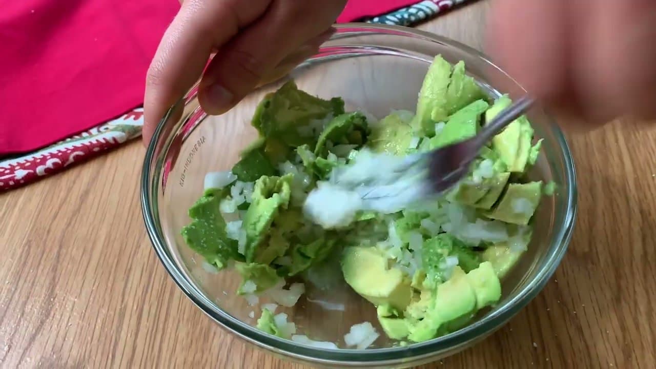 How to Keep Guacamole from Turning Brown