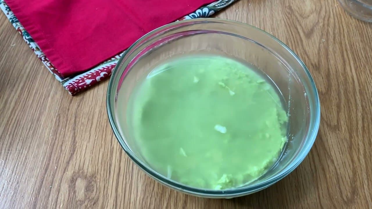 How to Keep Guacamole from Turning Brown