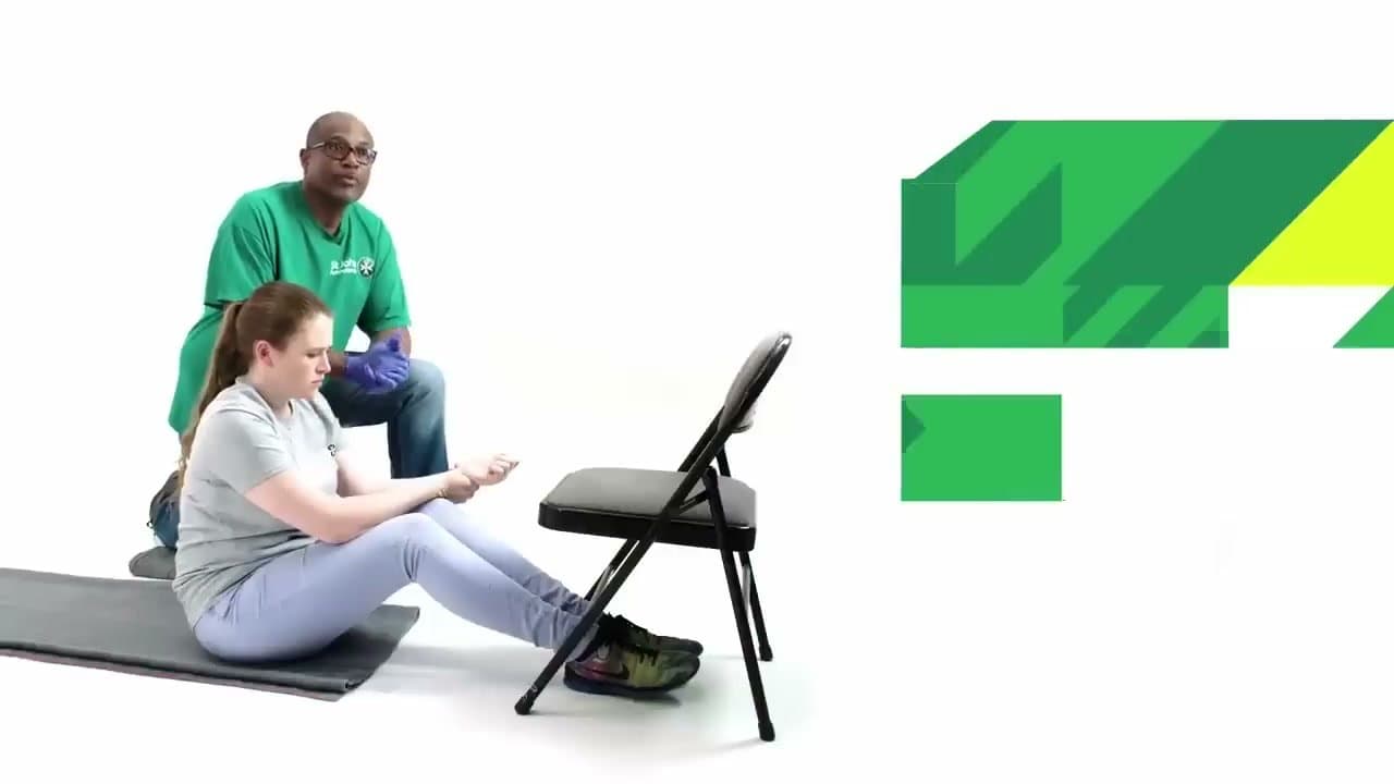 Step 3: Step 3: Apply Direct Pressure With a Clean Dressing