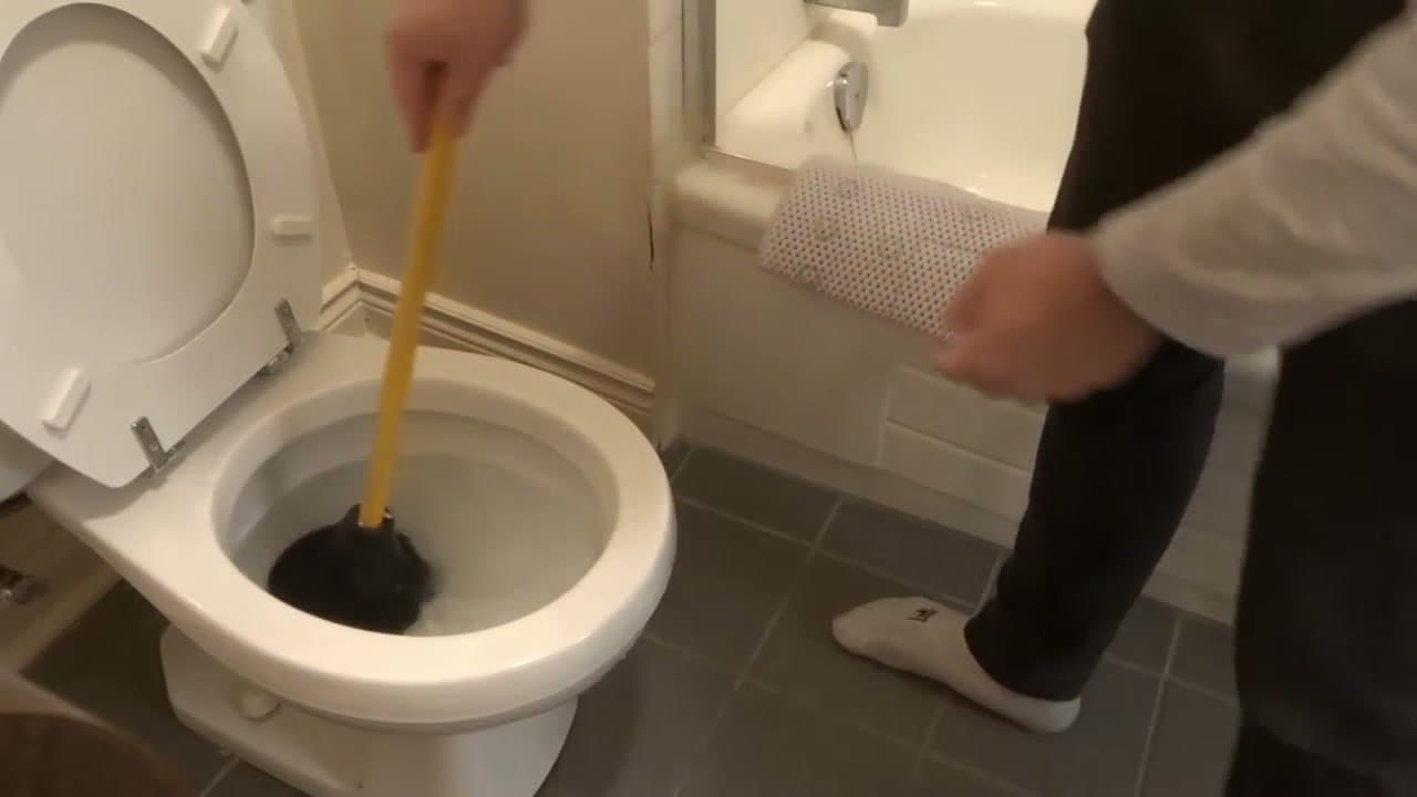 Step 3: Step 3: Press down to get a seal
