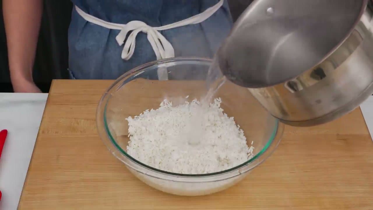 Step 3: Step 3: Pour boiling water over the rice
