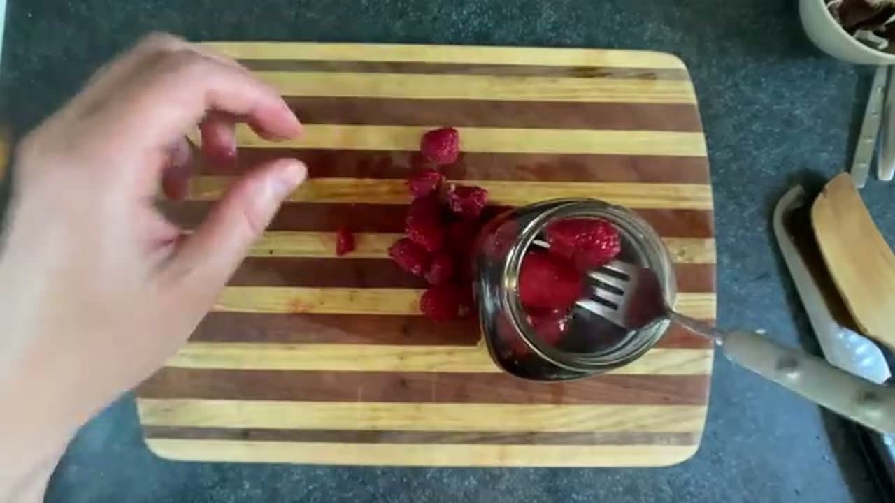 Step 3: Step 3: Mash Raspberries and Brew the Raspberry Tea