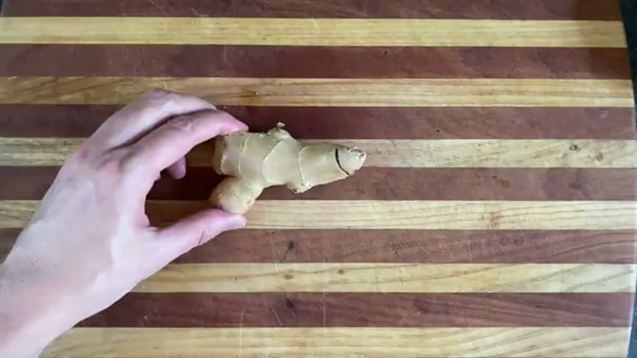 Step 5: Step 5: Steep Green Tea With Honey and Sliced Ginger