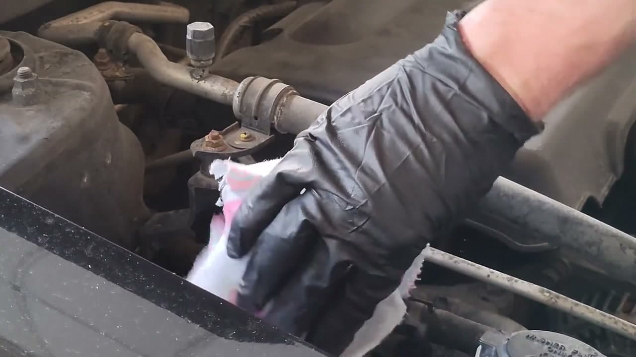 Step 2: Step 2: Wipe the Reservoir and Cap Clean