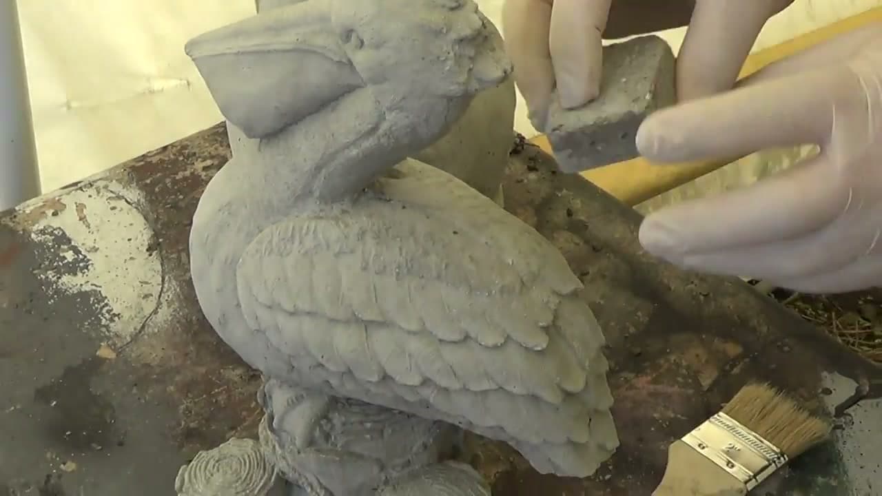 Step 2: Rub the Mold Seam Down First - How to Fix Air Bubbles in Concrete Crafts