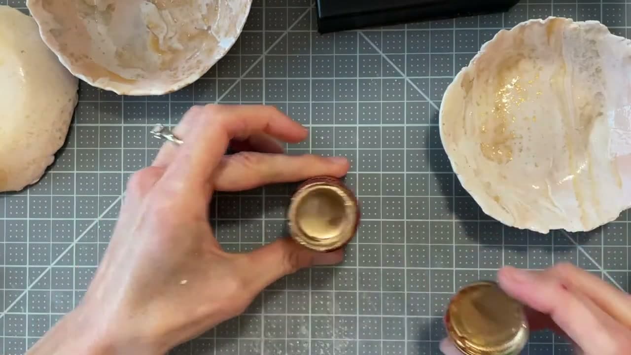 Step 7: Step 7: Brush Liquid Gold Leaf on the Edge