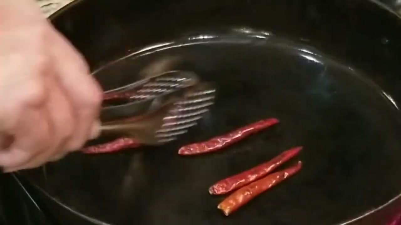 Step 3: Step 3: Toast the Chile de Arbol