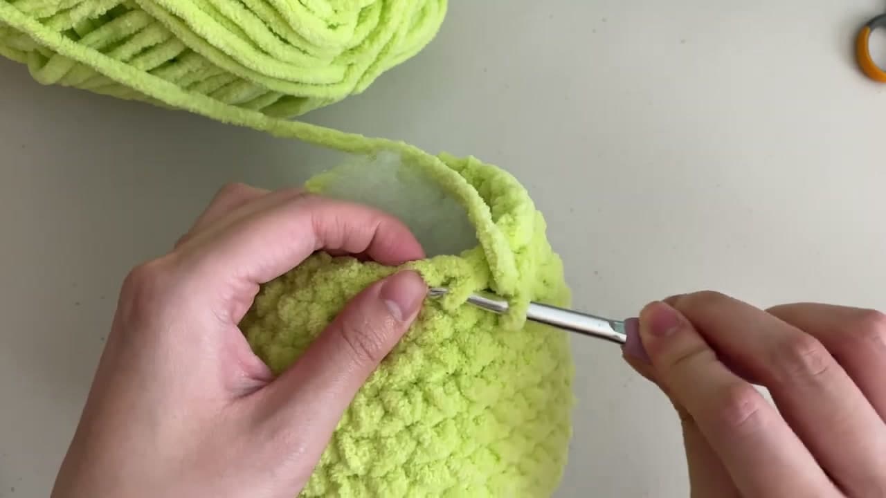 Step 6: Step 6: Attach the Eyes, Stuff the Body, and Decrease to Close