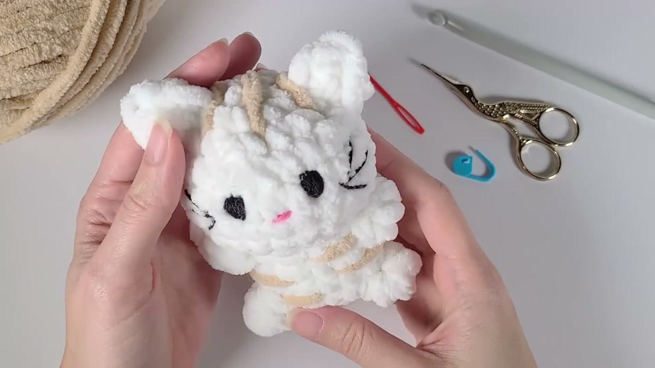 How to Crochet a Cat (No-Sew Beginner Amigurumi)