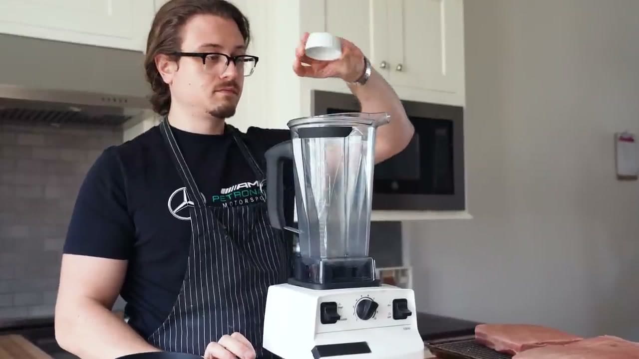 Step 2: Step 2: Blend the Three-Pepper Powder