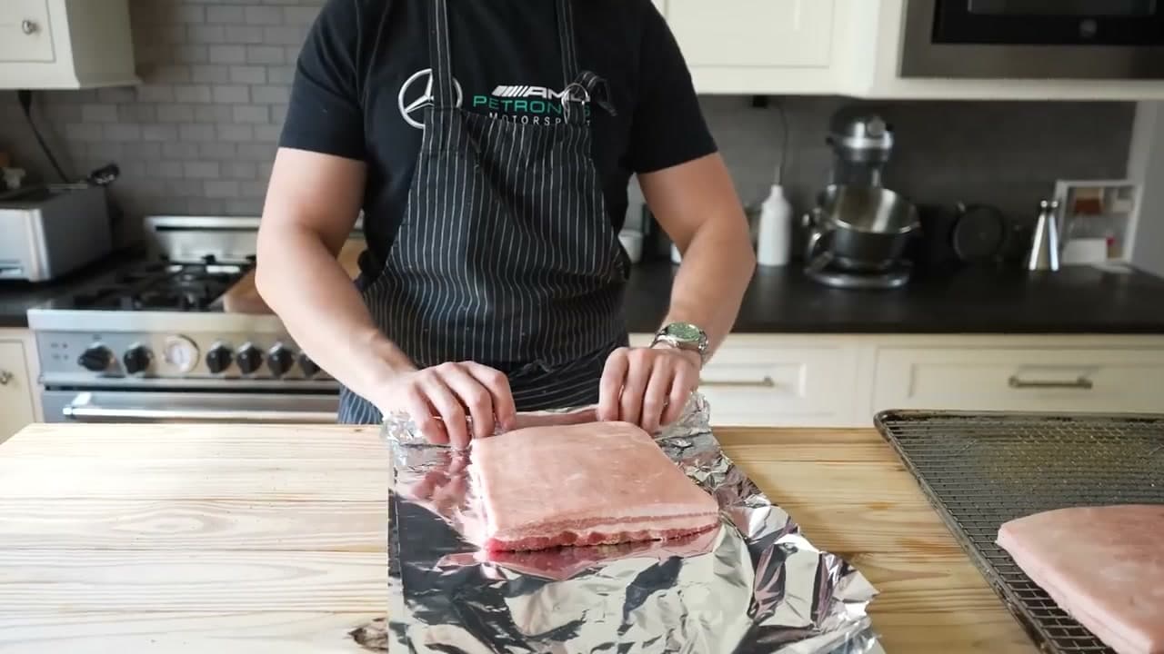 Step 3: Step 3: Foil-Wrap the Underside, Oil and Salt the Skin