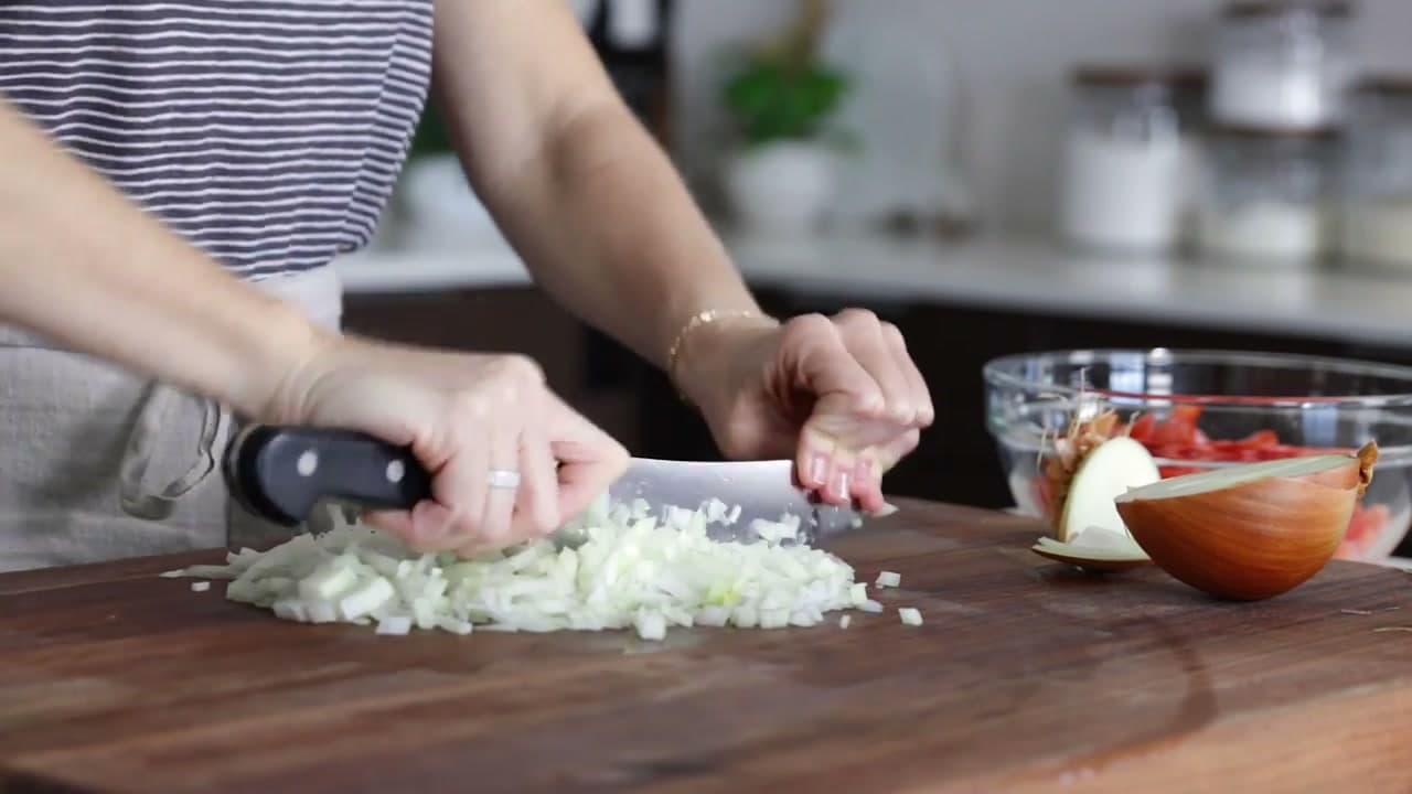 Step 4: Step 4: Dice the Onion