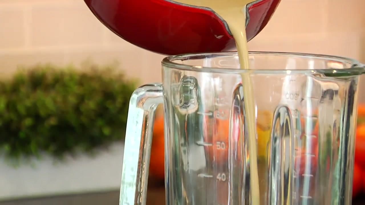 Step 6: Step 6: Pour the Warm Milk Mixture into a Blender