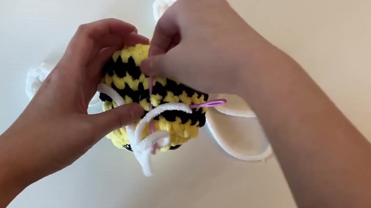 Step 7: Step 7: Crochet Two White Wings and Sew Them On