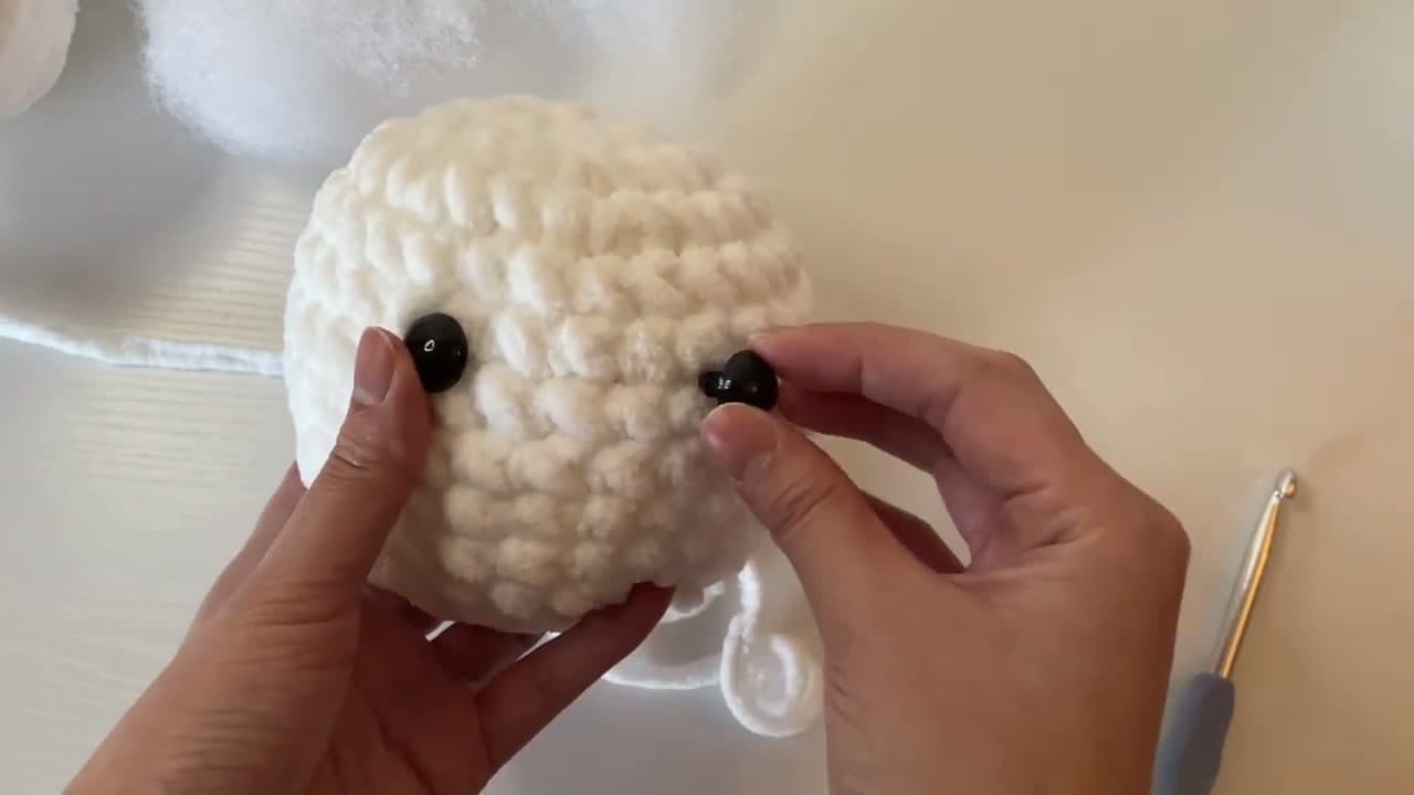 How to Crochet an Easter Bunny (Beginner Amigurumi)