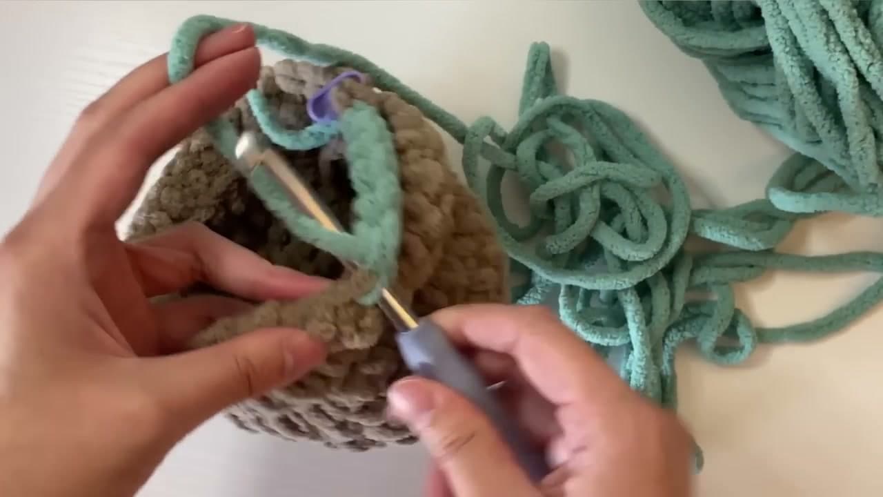 Step 4: Step 4: Change to Green and Work the Belly in Back Loops
