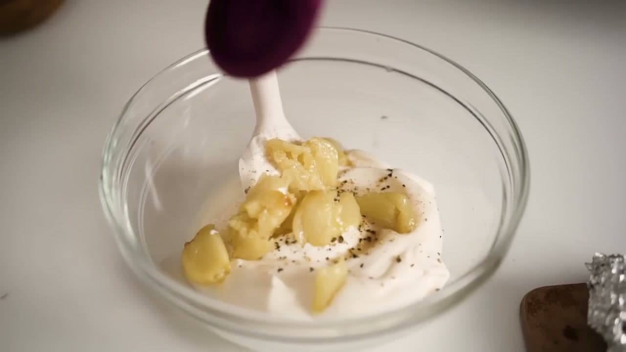Step 5: Step 5: Squeeze in the Roasted Garlic