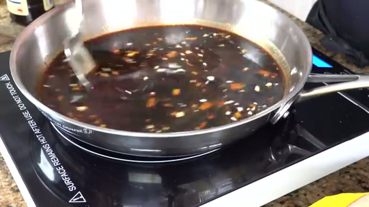 Step 4: Stir In the Garlic and Sesame Oil