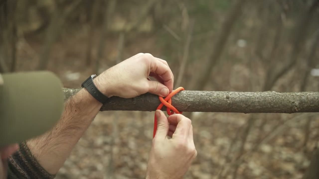 Step 5: Step 5: Thread the Center of the X and Set It