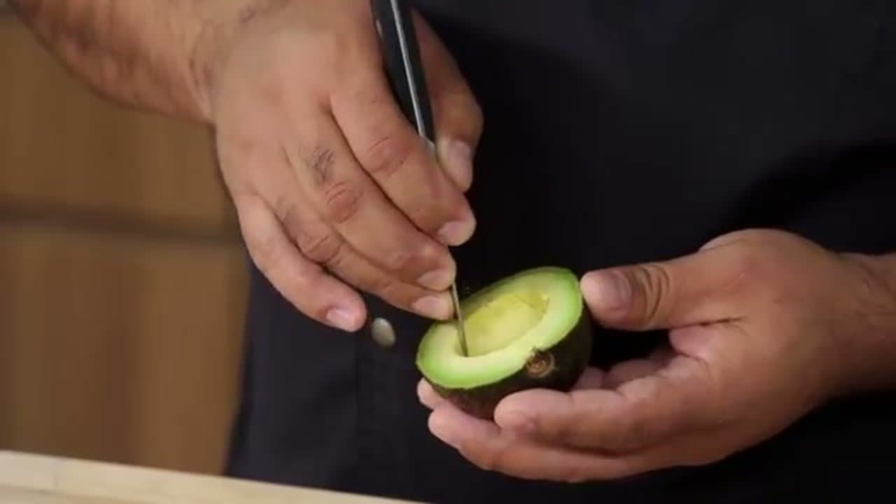 Step 3: Step 3: Dice the Avocado in the Shell