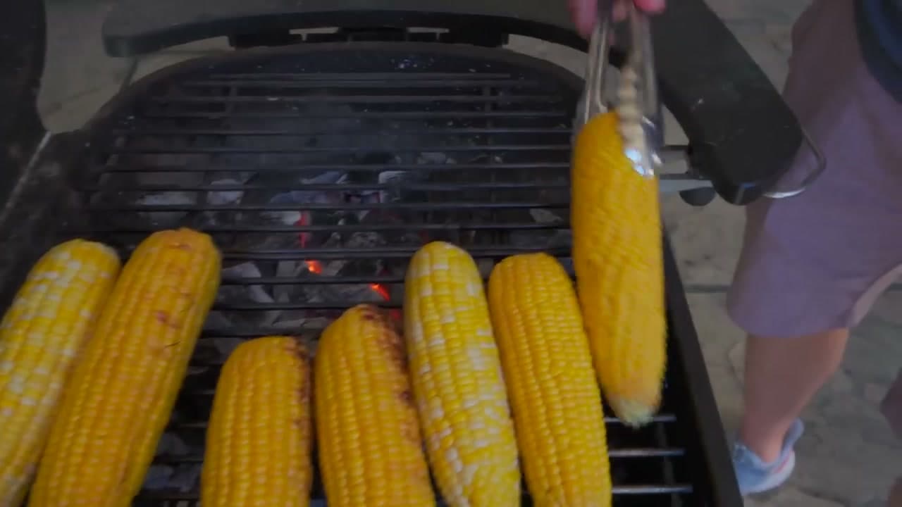 Step 6: Step 6: Move the Corn Over the Coals