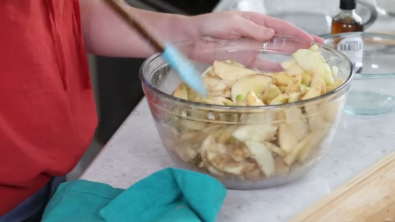 Step 3: Toss the Apples in the Filling - How to Make Apple Pie