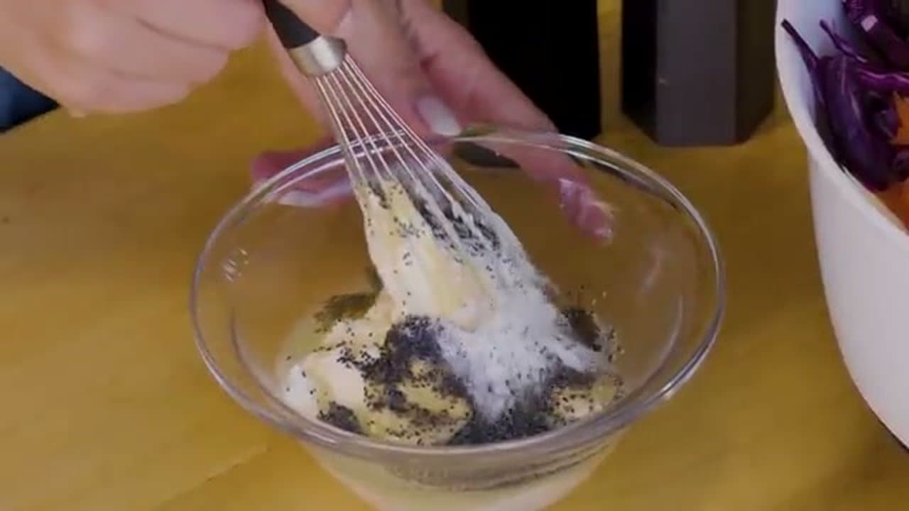 Step 4: Step 4: Finish the Dressing - Sugar and Seeds