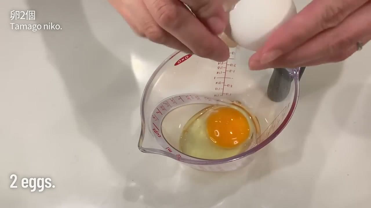 Step 7: Step 7: Beat the Eggs and Pour Them Over the Cooked Rice
