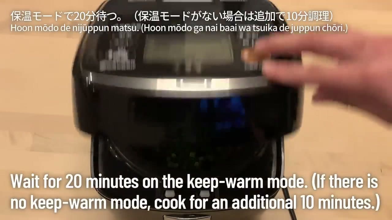 Step 8: Step 8: Scatter Green Onion, Hold on Warm, Then Fold